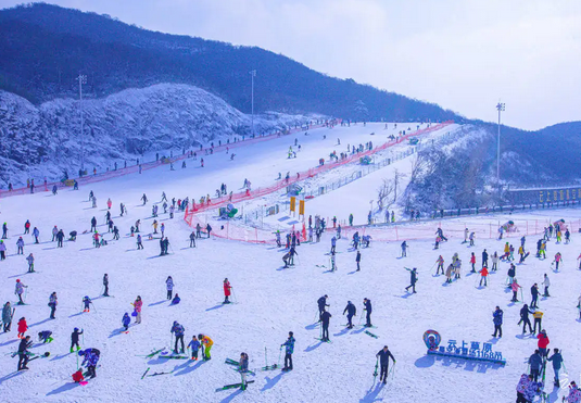 上海公司年会团建  安吉云上草原滑雪加温泉